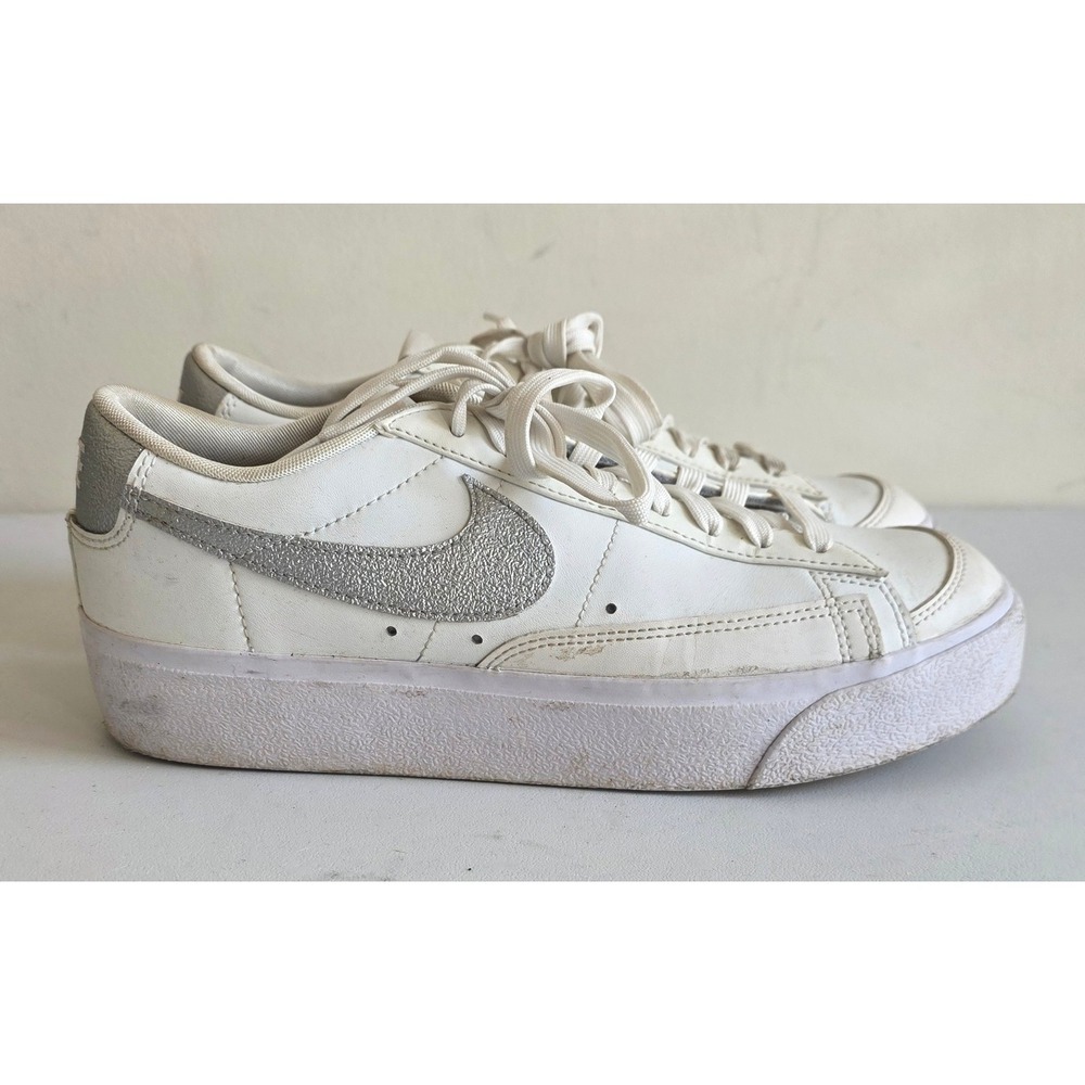 Nike Blazer Low Platform White Metallic Silver Sneakers DQ7571-101 Womens 9.5